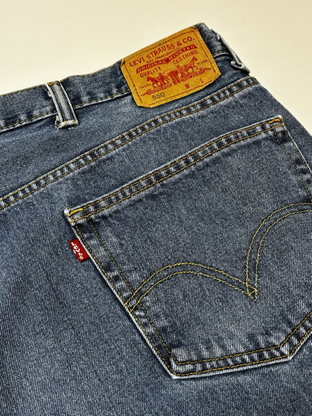 Levi's Jeans Size 48 x 30 - 550 Relaxed Fit Medium Wash Blue Casual Work Denim